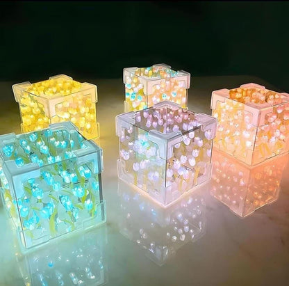 Multicolor Tulip Cube Reflective Lamp